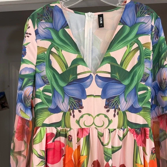 Beautiful and Fun Multicolor Floral Tiered Maxi Dress - Women’s Small - Picture 3 of 7